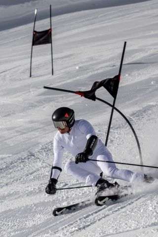 Un video per comunicare le due anime del demone rosso: made to race / made for piste.