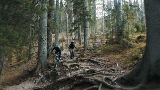 Feel the force of Gravita. Video lancio delle nuove scarpe da MTB gravity-specific di Fizik.